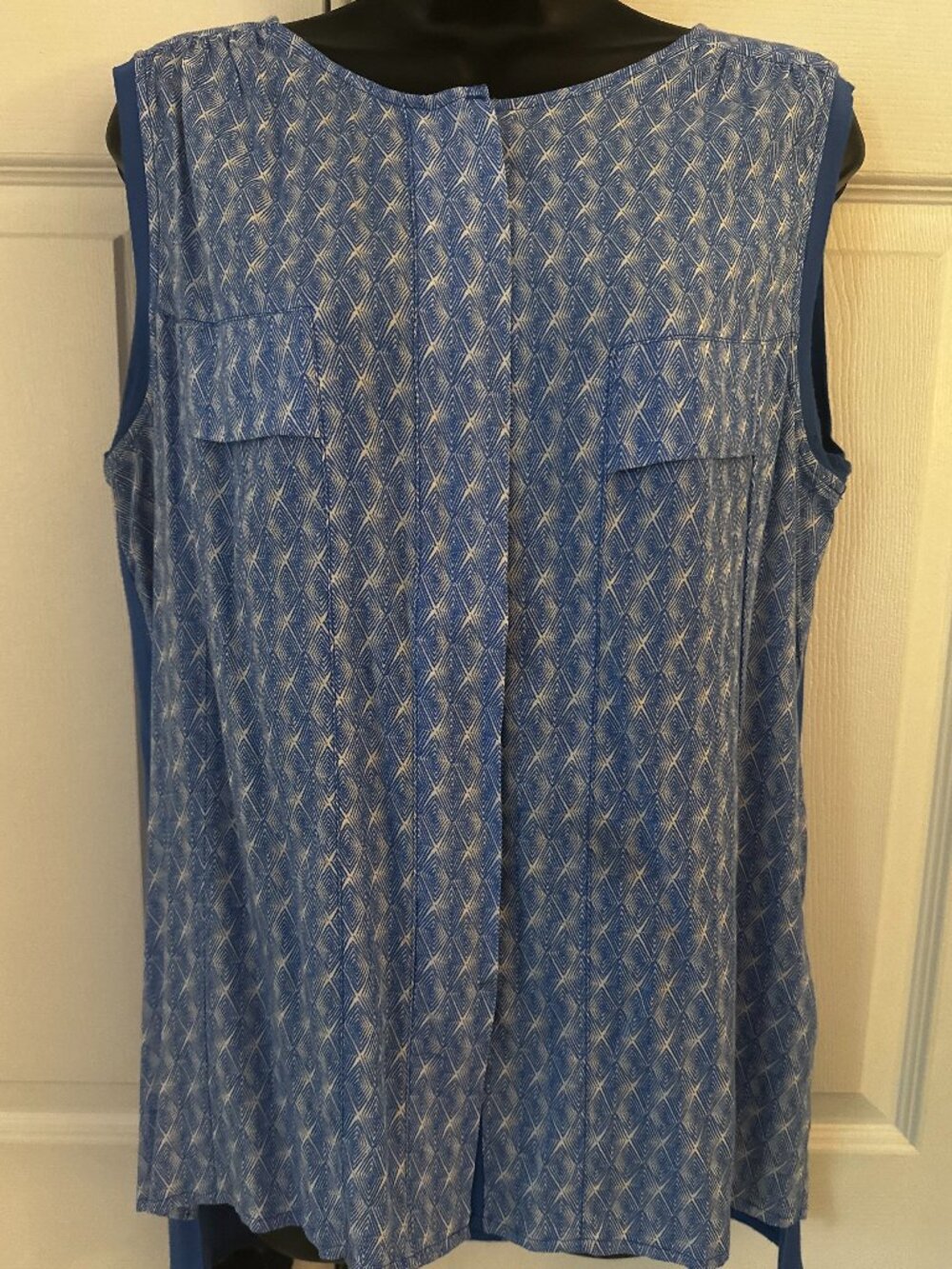KUT from the Kloth Blue Geometric Print Sleeveless Blouse Snap Front Size Large